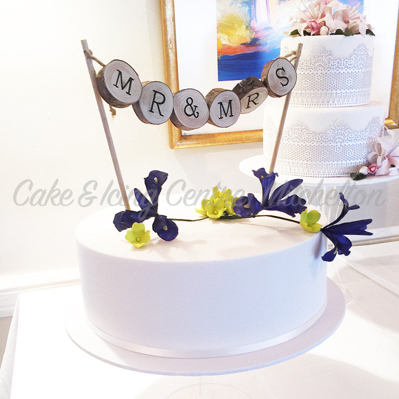 Cake Topper - "Mr & Mrs"  Wooden Bunting